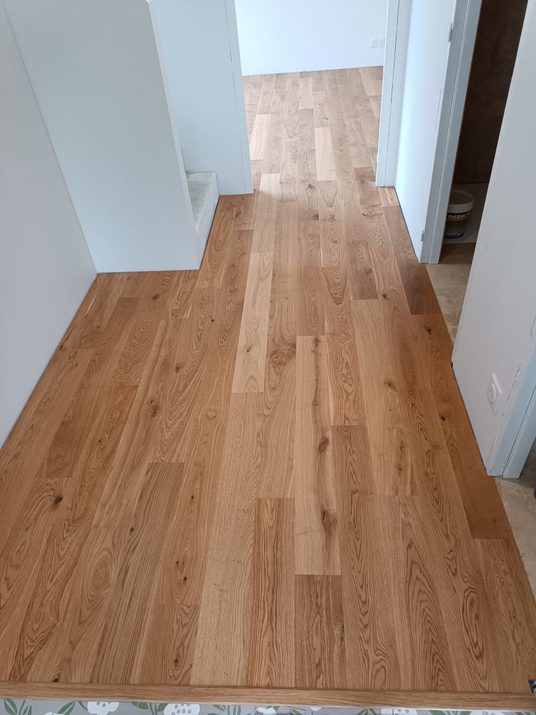 Réalisations menuisier poseur Les sens du Bois Pose collée de parquet chêne / Ile aux moines