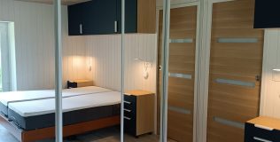 Réalisations menuisier poseur Les sens du Bois Aménagement sur mesure pose de portes coulissantes