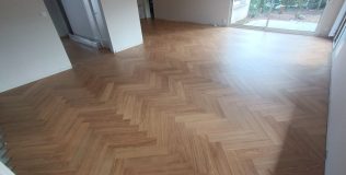 Réalisations menuisier poseur Les sens du Bois Pose de parquet flottant bâtons rompus La Trinité sur Mer